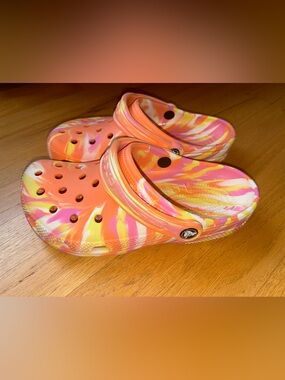 CROCS Tie-Dye Clog in Coral, Pink and Yellow